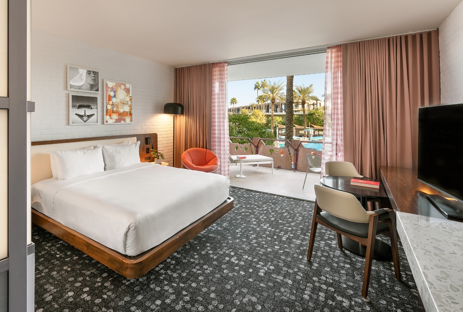 Pool view king guest room at Hotel Valley Ho